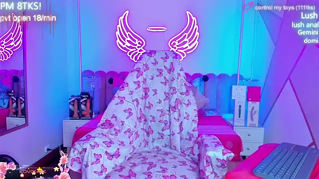 sallybrown  online show from April 27, 8:40 pm