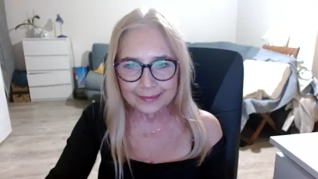 Snapshot of sofia_xkiss chatting on February 9, 6:26 pm sofia xkiss online show from February 9, 6:26 pm