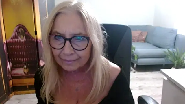 Snapshot of sofia_xkiss chatting on October 26, 2:45 pm sofia xkiss online show from October 26, 2:45 pm