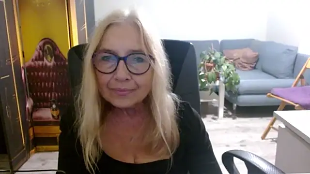 Snapshot of sofia_xkiss chatting on November 3, 3:02 pm sofia xkiss online show from November 3, 3:02 pm