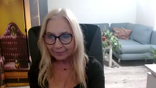 Snapshot of sofia_xkiss chatting on November 12, 2:50 pm sofia xkiss online show from November 12, 2:50 pm