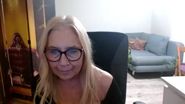 Snapshot of sofia_xkiss chatting on November 16, 2:44 pm sofia xkiss online show from November 16, 2:44 pm