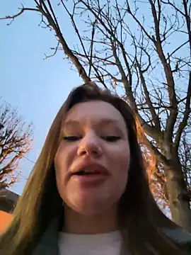 Snapshot of justmila chatting on December 11, 11:19 am justmila online show from December 11, 11:19 am