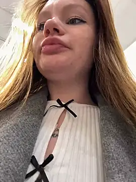 Snapshot of justmila chatting on January 5, 2:41 pm justmila online show from January 5, 2:41 pm