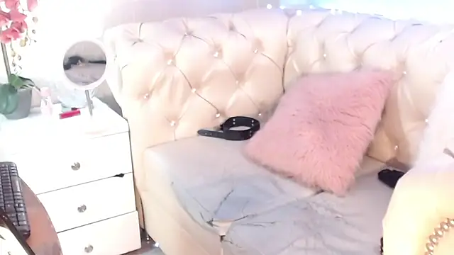 Snapshot of Barbie_Fox chatting on July 8, 12:37 am Barbie Fox online show from July 8, 12:37 am