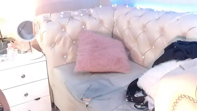 Snapshot of Barbie_Fox chatting on July 30, 12:53 am Barbie Fox online show from July 30, 12:53 am