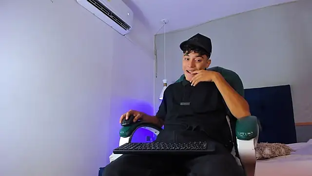 Austin Cardieff online show from January 22, 2:59 am