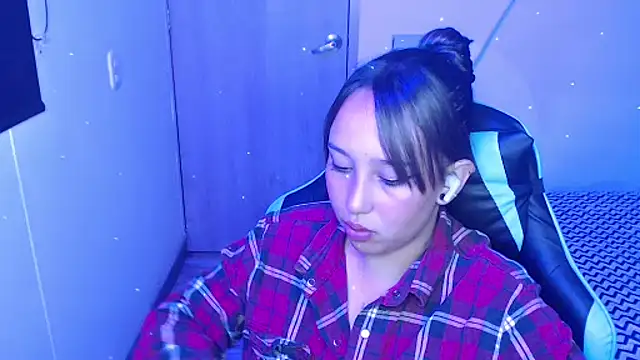 Skarlet Adams28 online show from February 18, 8:38 pm