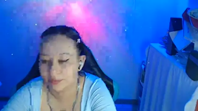 Snapshot of Skarlet_Adams28 chatting on July 15, 8:41 am Skarlet Adams28 online show from July 15, 8:41 am