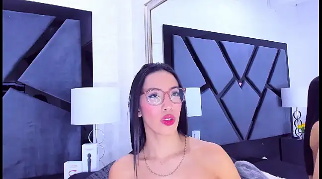 Snapshot of KylieWhite chatting on January 12, 5:03 am KylieWhite online show from January 12, 5:03 am