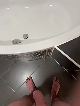 Snapshot of w12er chatting on December 3, 3:10 pm w12er online show from December 3, 3:10 pm