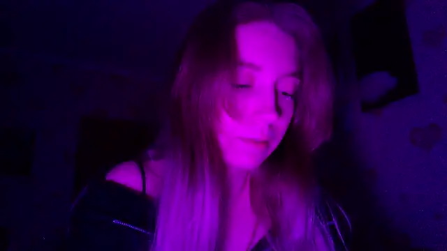 qwolll online show from March 7, 7:38 pm