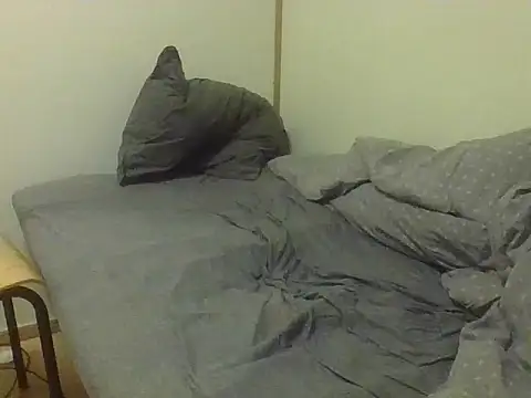 sympatyczny223 online show from February 1, 8:35 am