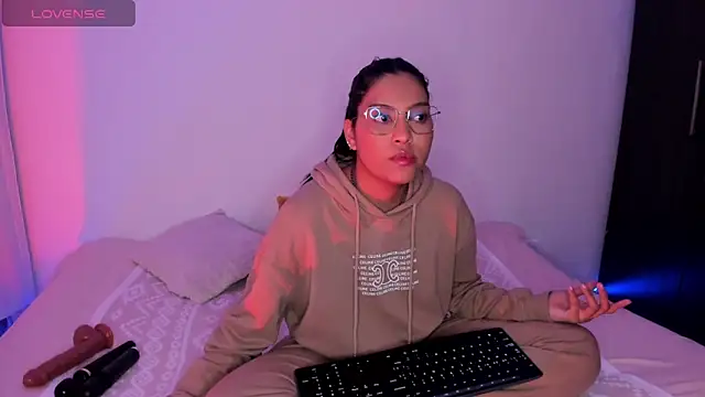 AnneteLynch online show from March 6, 11:12 pm