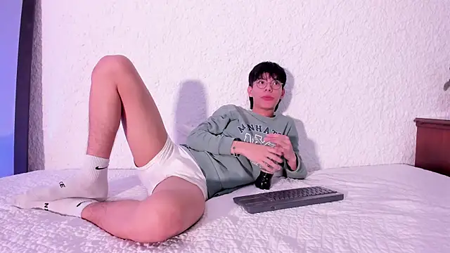 alexandersawyer online show from December 27, 8:07 pm