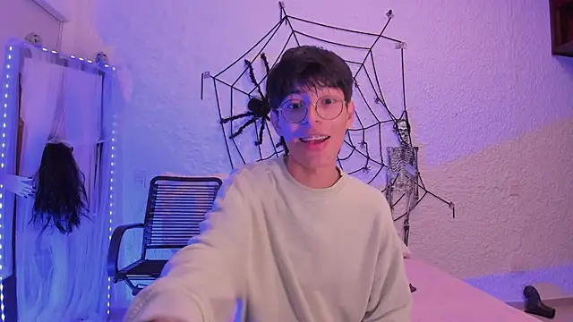 alexandersawyer online show from October 6, 3:59 am