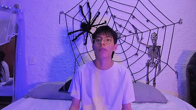 alexandersawyer online show from October 8, 4:10 am