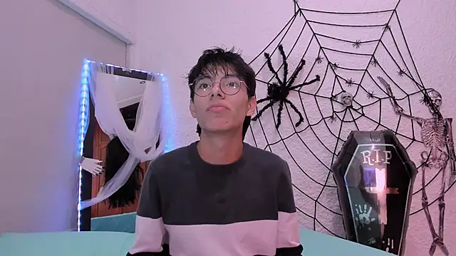 alexandersawyer online show from October 14, 4:46 am