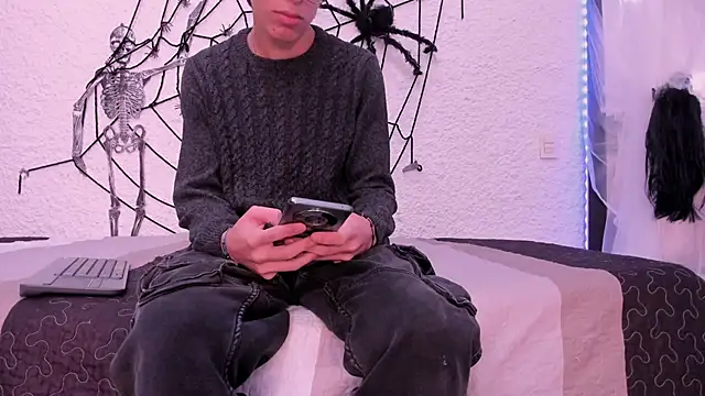 alexandersawyer online show from October 21, 4:35 am