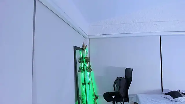 alexandersawyer online show from November 22, 4:44 am