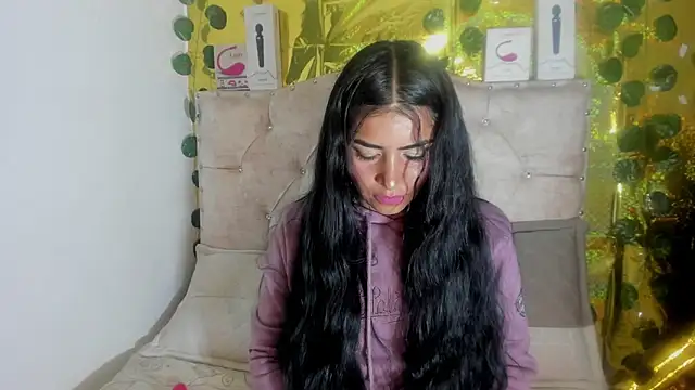 cristalconnorr online show from May 1, 2:32 pm