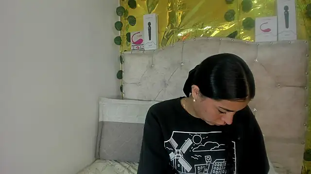 Snapshot of cristalconnorr chatting on May 14, 2:46 pm cristalconnorr online show from May 14, 2:46 pm