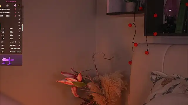 MiaBanger online show from November 8, 3:45 pm