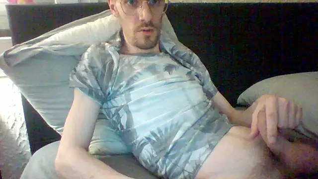 Snapshot of passif520 chatting on March 13, 8:43 pm passif520 online show from March 13, 8:43 pm