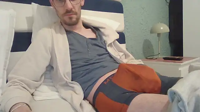 Snapshot of passif520 chatting on February 22, 3:43 pm passif520 online show from February 22, 3:43 pm