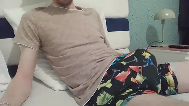 Snapshot of passif520 chatting on February 23, 7:39 am passif520 online show from February 23, 7:39 am