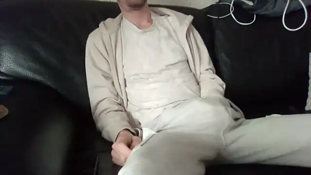 Snapshot of passif520 chatting on February 24, 8:34 am passif520 online show from February 24, 8:34 am