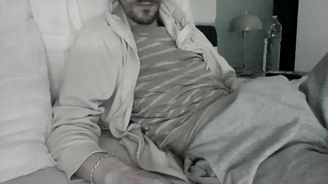 Snapshot of passif520 chatting on March 13, 2:01 pm passif520 online show from March 13, 2:01 pm