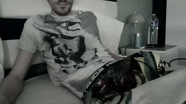 Snapshot of passif520 chatting on March 22, 3:48 pm passif520 online show from March 22, 3:48 pm