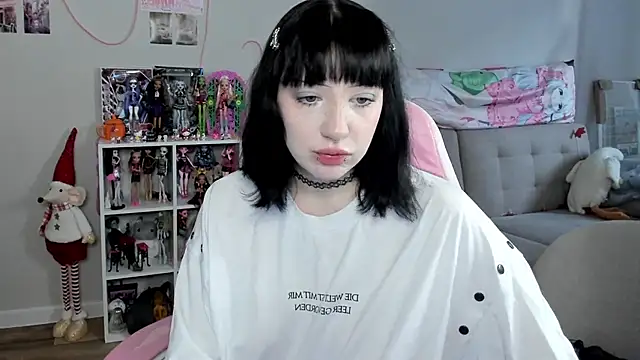 Snapshot of SweetieMollyy chatting on December 1, 9:47 am SweetieMollyy online show from December 1, 9:47 am