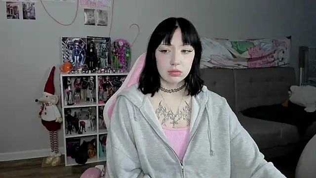 Snapshot of SweetieMollyy chatting on December 15, 11:36 am SweetieMollyy online show from December 15, 11:36 am