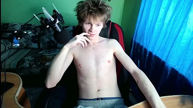 Snapshot of fameboyboo chatting on November 28, 10:07 am fameboyboo online show from November 28, 10:07 am