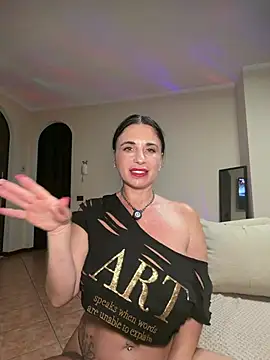 Snapshot of MichelleCara chatting on July 28, 8:45 pm MichelleCara online show from July 28, 8:45 pm