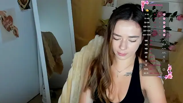 Snapshot of Bella_XO chatting on June 20, 6:49 am Bella XO online show from June 20, 6:49 am