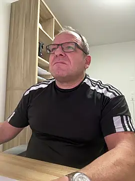 coupleLatinaLovers online show from October 31, 6:25 am