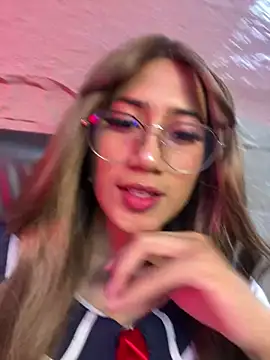 Snapshot of KaitlynLoveCam chatting on December 1, 3:00 am KaitlynLoveCam online show from December 1, 3:00 am