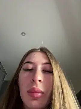 Snapshot of your_girl_next_door chatting on January 11, 12:29 pm your girl next door online show from January 11, 12:29 pm