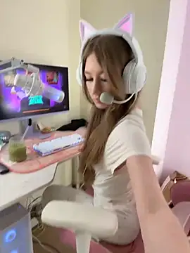 Snapshot of your_girl_next_door chatting on October 28, 1:58 pm your girl next door online show from October 28, 1:58 pm