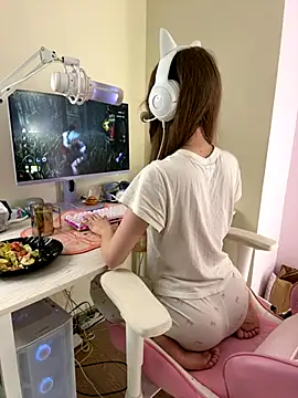 Snapshot of your_girl_next_door chatting on October 30, 1:45 pm your girl next door online show from October 30, 1:45 pm