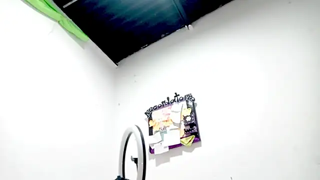 PetiteIvoryQueen19 online show from October 21, 5:30 am