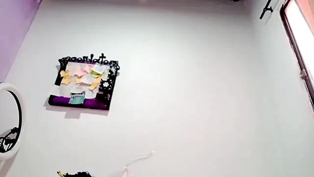 PetiteIvoryQueen19 online show from February 6, 6:44 pm