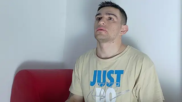 Snapshot of Sexy_Alejandro_ chatting on May 13, 11:51 am Sexy Alejandro online show from May 13, 11:51 am