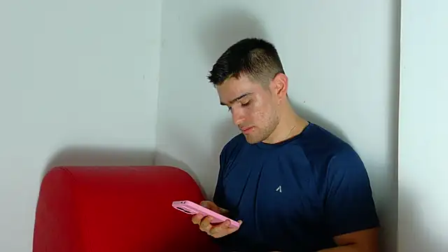Snapshot of Sexy_Alejandro_ chatting on May 14, 6:15 pm Sexy Alejandro online show from May 14, 6:15 pm