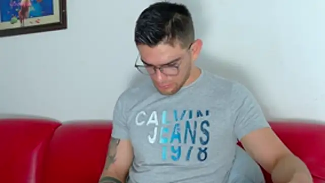 Snapshot of Sexy_Alejandro_ chatting on May 27, 11:40 am Sexy Alejandro online show from May 27, 11:40 am