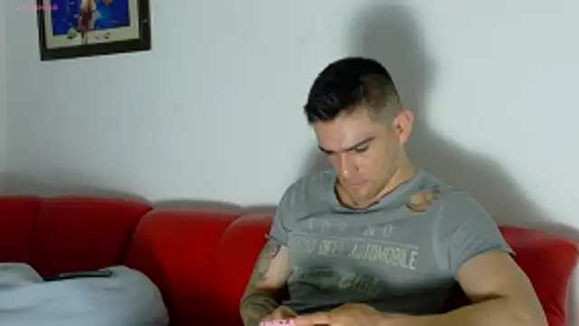 Snapshot of Sexy_Alejandro_ chatting on June 4, 11:38 am Sexy Alejandro online show from June 4, 11:38 am