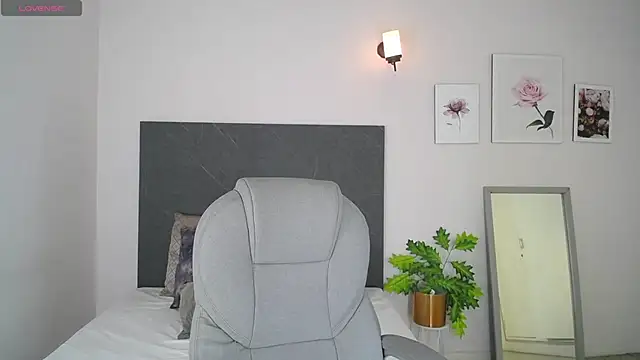 adhara cortez online show from October 22, 8:30 pm